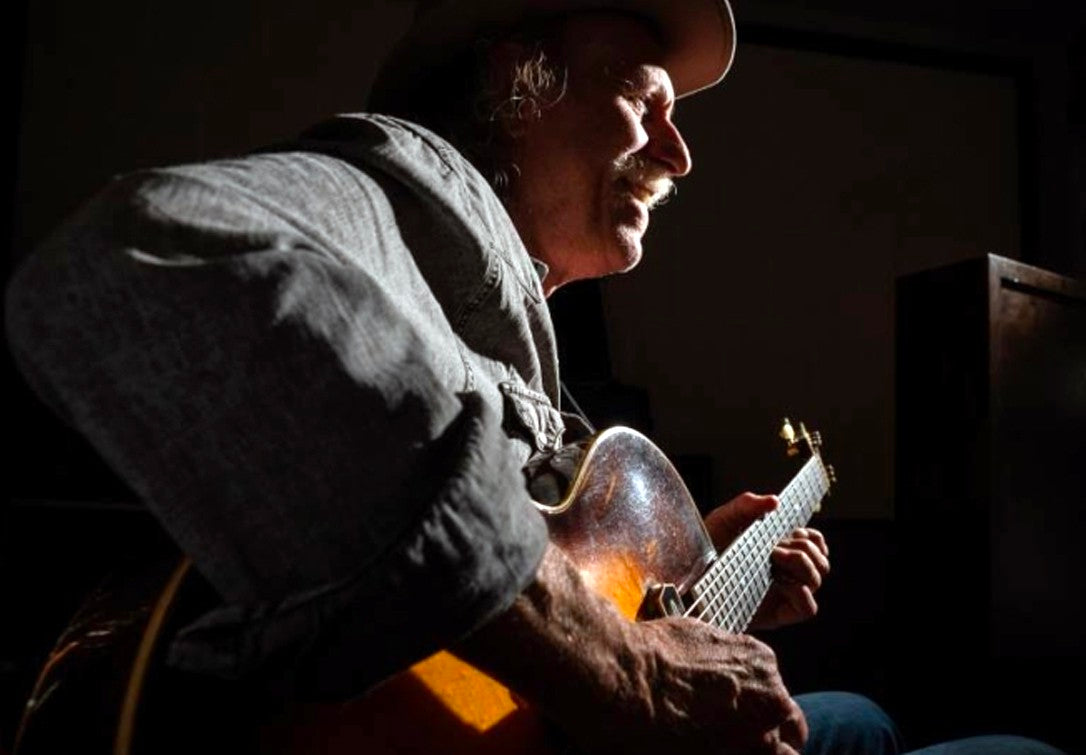 Henriksen Guitar Stories_0000_Layer 4